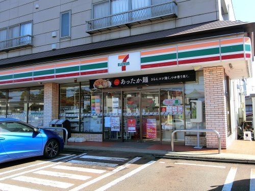 近くのセブンイレブン 上越南城店まで305m（徒歩4分）