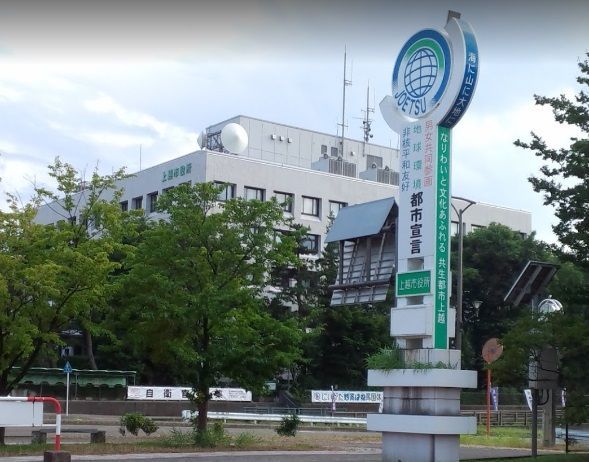 近くの上越市役所まで2,159m（徒歩27分）