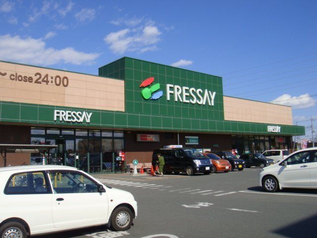 近くのFRESSAY(フレッセイ) クラシーズ新前橋店まで890m（徒歩12分）