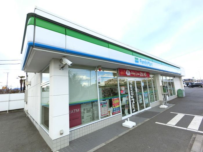 近くのファミリーマート 前橋総社町高井店まで264m(徒歩4分)