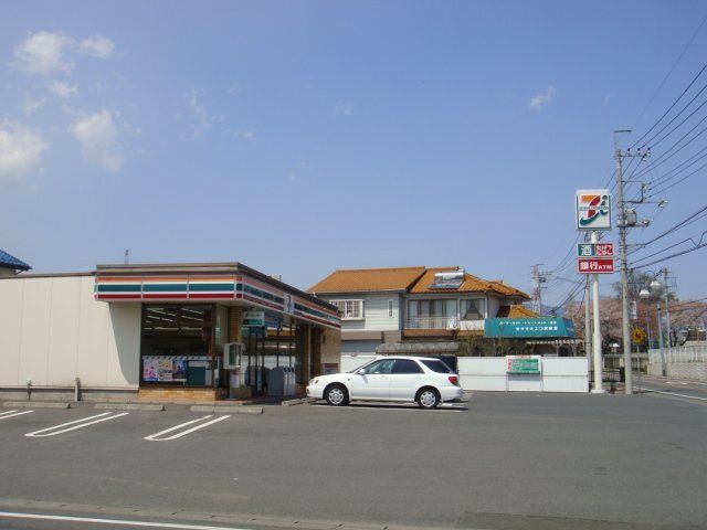 近くのセブンイレブン 高崎箕郷上芝店まで796m（徒歩10分）