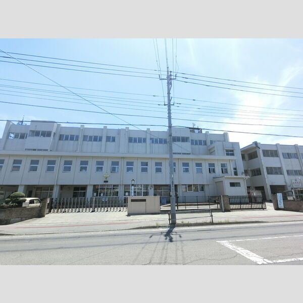 近くの前橋市立桂萱中学校まで2,291m(徒歩29分)