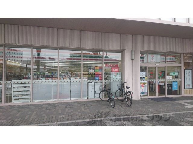 近くにセブンイレブン ハートインJR奈良駅前店まで240メートルあり