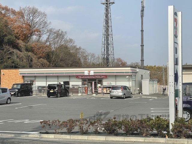 近くにセブンイレブン 大和郡山矢田町店まで100メートルあり