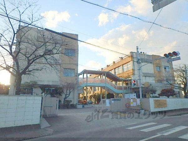 近くに西小倉小学校まで750メートルあり