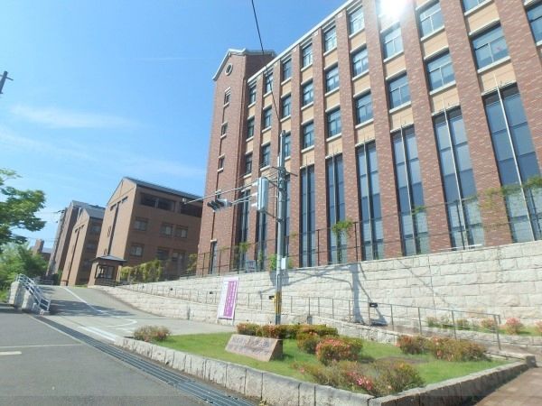 近くに同志社女子大学まで3400メートルあり
