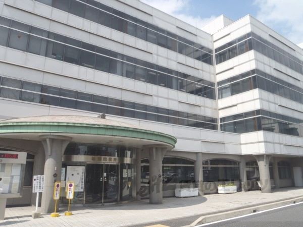 近くに城陽市役所まで1000メートルあり