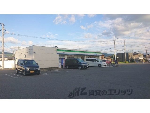 近くにファミリーマート 天理川原城店まで160メートルあり