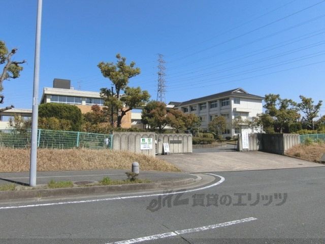 近くに木津第二中学校まで500メートルあり