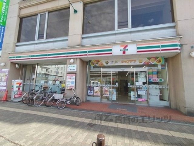 近くにセブンイレブン JR王寺駅南口店まで1300メートルあり