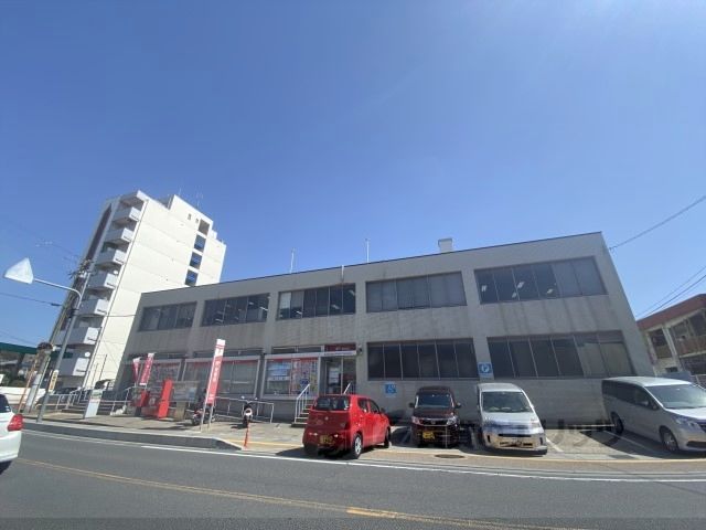 近くに桜井郵便局まで650メートルあり