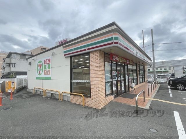 近くにセブンイレブン 東大阪西岩田三丁目店まで550メートルあり