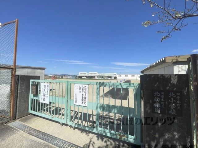近くに田原本町立北幼稚園まで850メートルあり