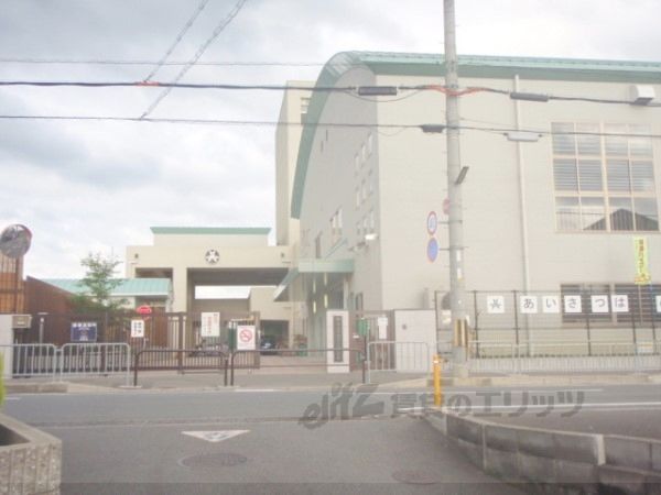 近くに大久保小学校まで750メートルあり