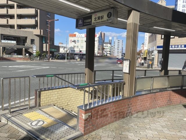 近くに北巽駅まで750メートルあり