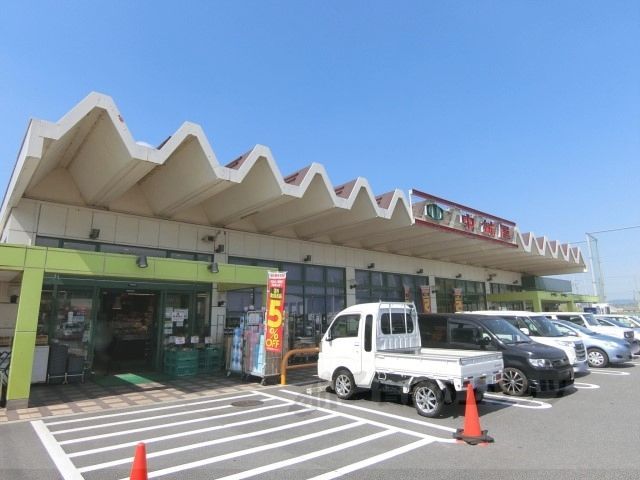 近くに中村屋 木津店まで900メートルあり