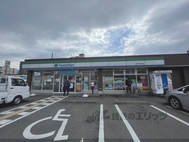 近くにファミリーマート 桜井市役所南店まで650メートルあり