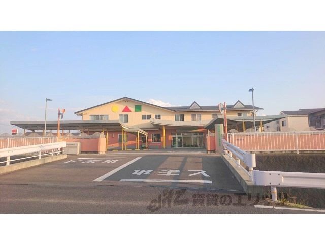 近くに西大寺南みどりの園保育園まで850メートルあり