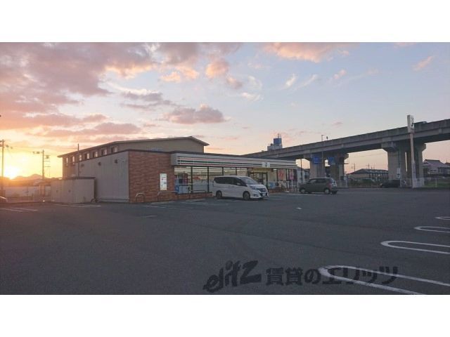 近くにセブンイレブン　橿原四条町店まで850メートルあり