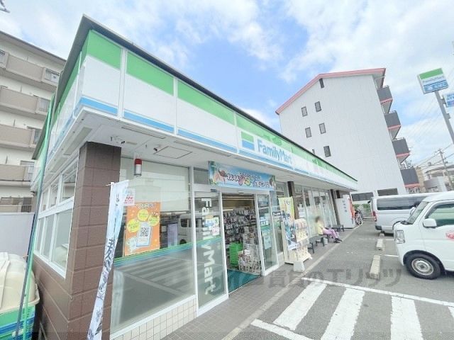 近くにファミリーマート 東大阪西堤店まで280メートルあり