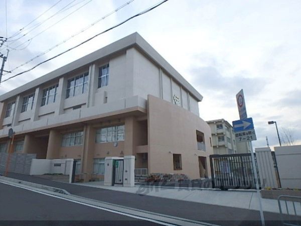 近くに宇治中学校まで1200メートルあり
