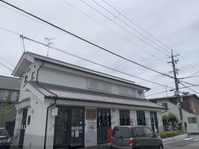 近くに奈良法華寺郵便局まで2500メートルあり