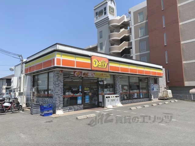 近くにデイリーヤマザキ　奈良尼ヶ辻店まで500メートルあり