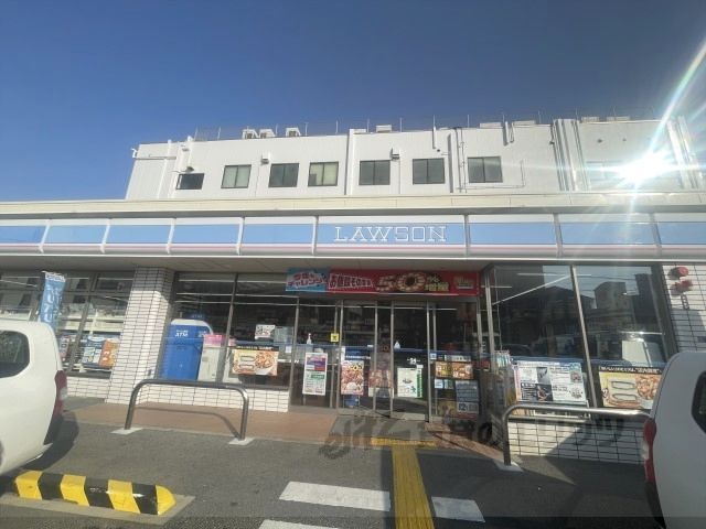 近くにローソン 東大阪高井田中五丁目店まで1500メートルあり