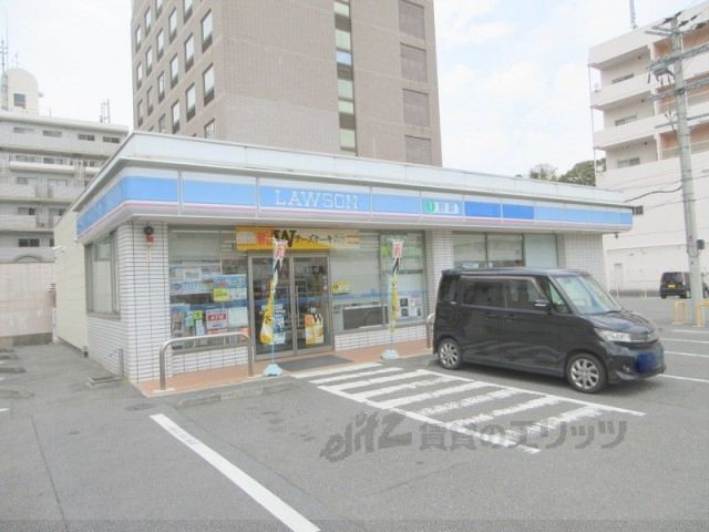 近くにローソン　JR三郷駅前店まで100メートルあり