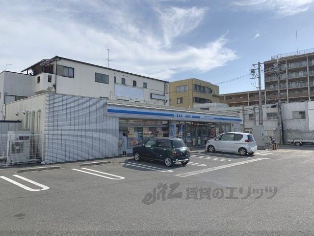近くにローソン 奈良四条大路一丁目店まで320メートルあり
