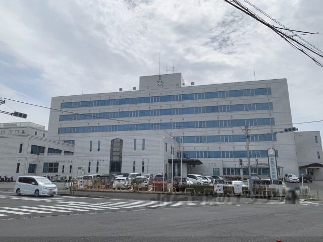 近くに服部記念病院まで2800メートルあり