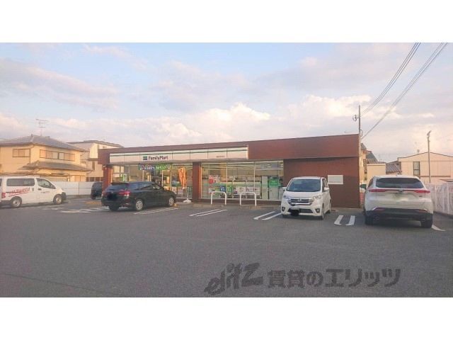 近くにファミリーマート　奈良宝来店まで750メートルあり