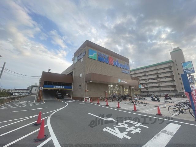 近くにスーパーマルハチ　瓜生堂店まで300メートルあり