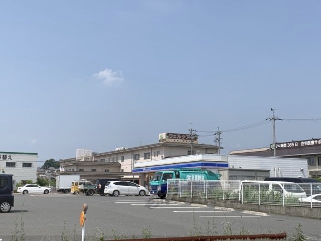 近くにローソ　大和郡山外川町店まで1600メートルあり