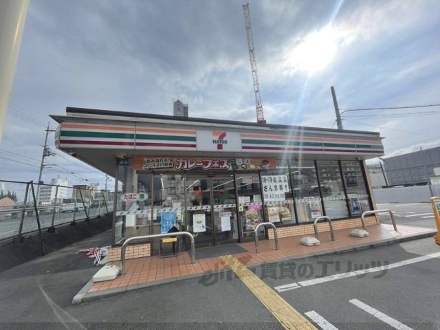 近くにセブンイレブン 橿原南八木町1丁目店まで550メートルあり