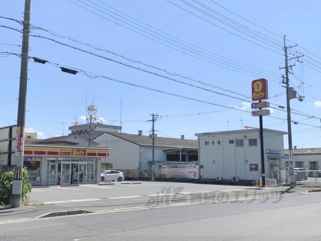 近くにデイリーヤマザキ 北之庄西町店まで800メートルあり
