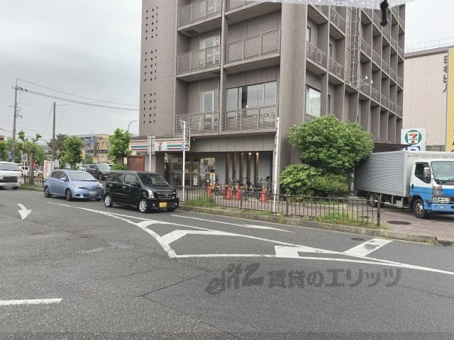 近くにセブンイレブン　奈良芝辻町店まで150メートルあり