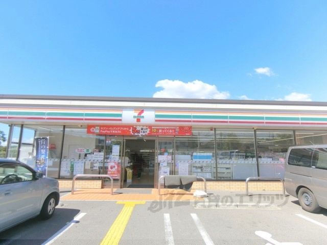 近くにセブンイレブン　京田辺大住店まで1500メートルあり