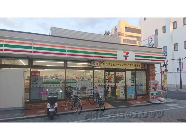 近くにセブンイレブン 近鉄大和八木駅南口店まで700メートルあり