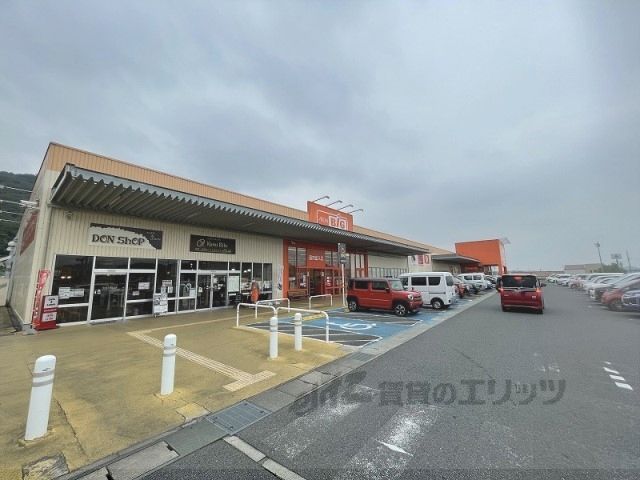近くにザ・ビッグエクストラ 平群店まで2400メートルあり