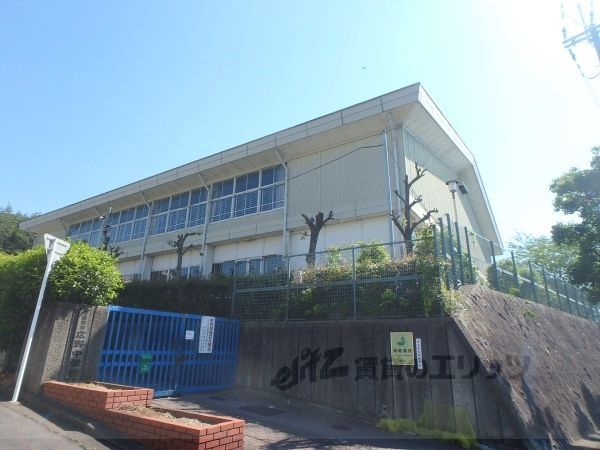 近くに広野中学校まで430メートルあり