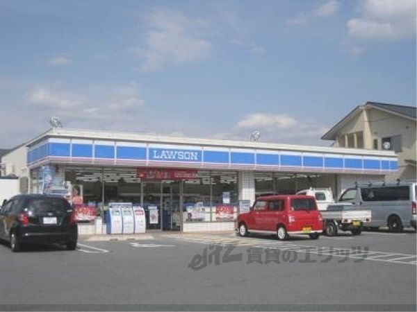 近くにローソン 木津川州見台店まで140メートルあり