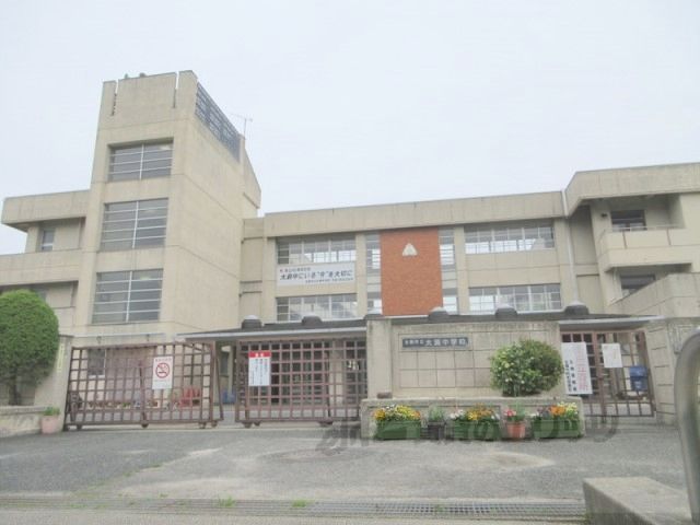 近くに生駒市立大瀬中学校まで2000メートルあり