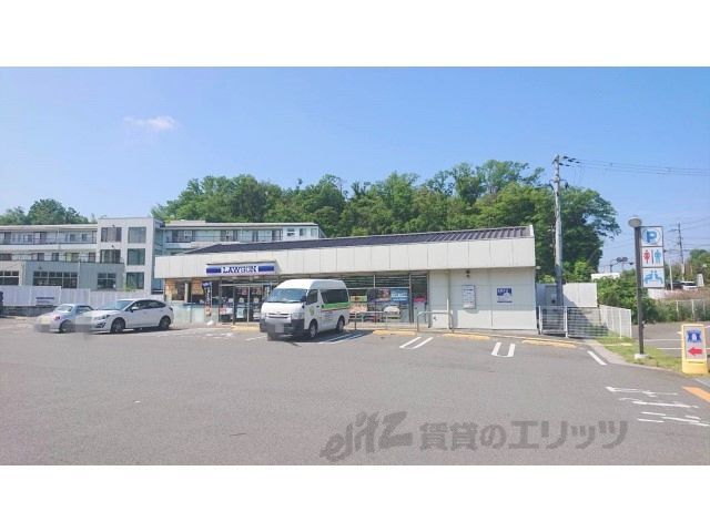 近くにローソン　奈良阪町店まで450メートルあり