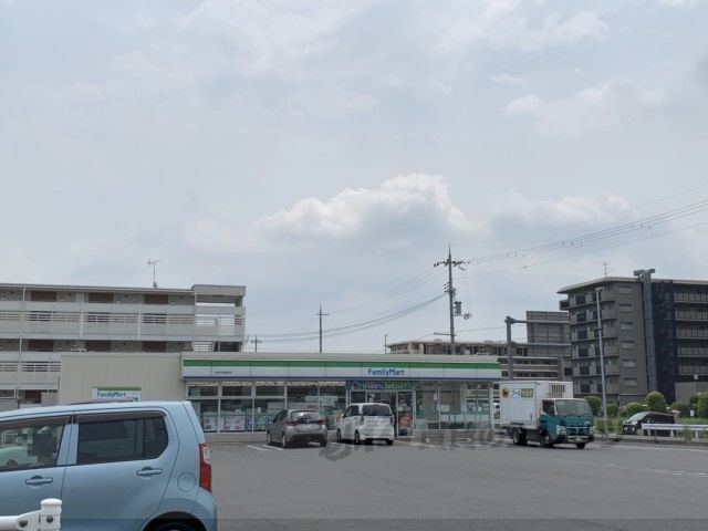 近くにファミリーマート　近鉄九条駅前店まで1200メートルあり