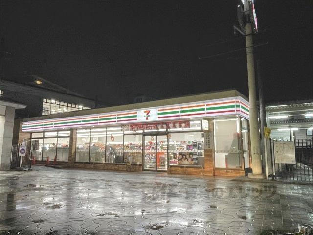 近くにセブンイレブン　大和郡山高田町店まで350メートルあり