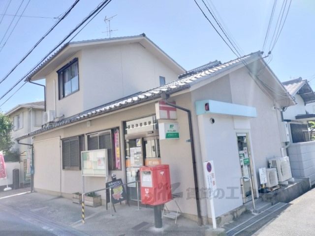 近くに斑鳩興留郵便局まで1500メートルあり