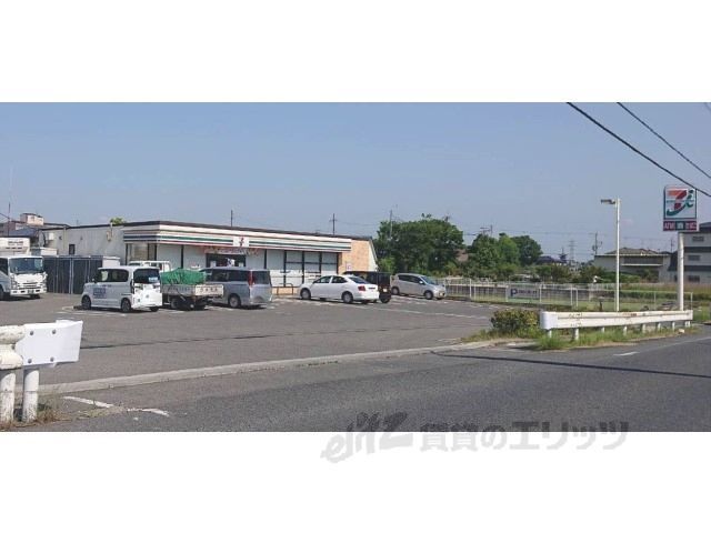 近くにセブンイレブン 大和郡山九条町店まで1800メートルあり