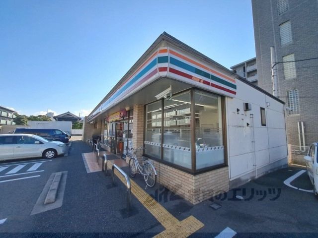 近くにセブンイレブン 橿原神宮前駅東店まで350メートルあり