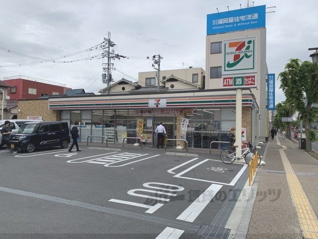 近くにセブンイレブン 奈良大宮町5丁目店まで300メートルあり